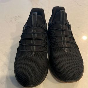 Men’s sneakers in like new condition